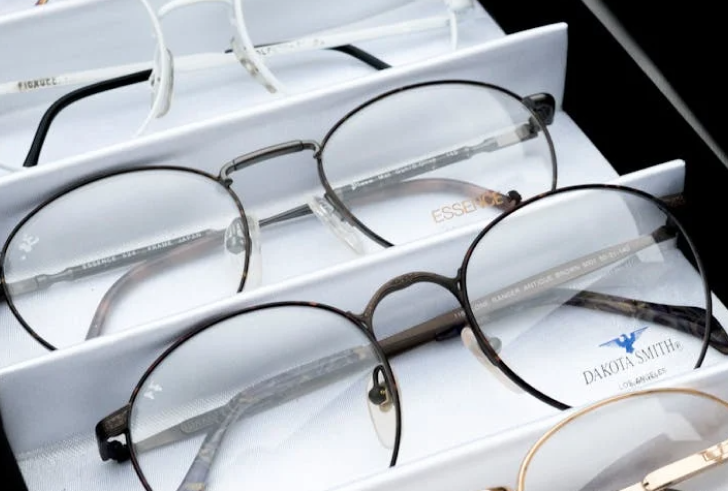 Why Choose Glasses Outlet for Your Varifocal Glasses?